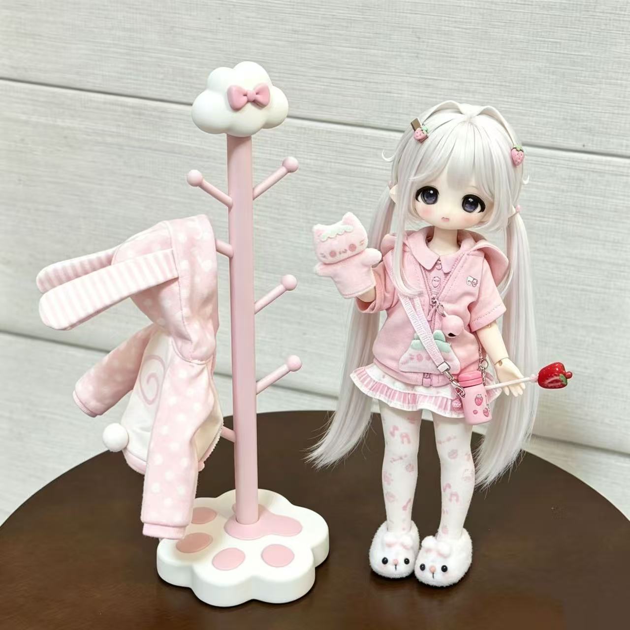 Korean Lifestyle & Kids Boutique Photos - かわいいInsCatパウベースの自立型韓国風洋服ラック、ドールミニワードローブ、ベビー服収納ディスプレイラック、かわいいギフト